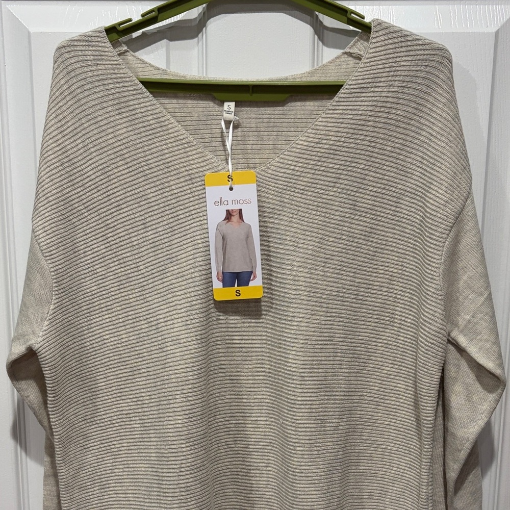 Ella Moss Women's grey V-Neck Sweater size small NWT